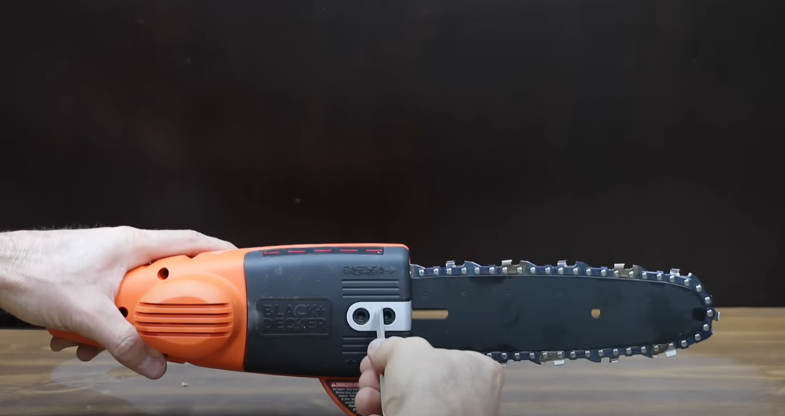 Pole Pruner vs. Pole Saw What’s the Difference? PoleSawGuide