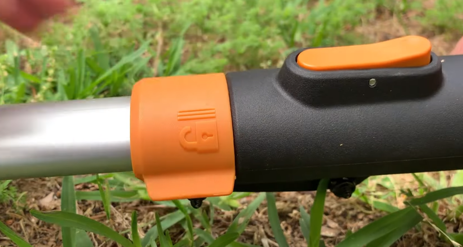 How to Use a Fiskars Pole Saw? PoleSawGuide